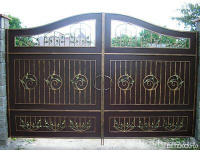 Ворота металлические, распашные, верх узорный решетчатый с элементами ковки