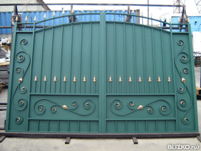 Ворота раздвижные, чёрного цвета с узорной ковкой - модель №17
