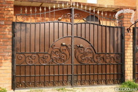 Ворота металлические, распашные, ажурные, непрозрачные, цвет коричневый