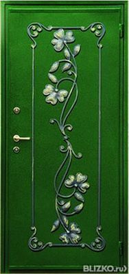 Входная дверь металлическая, глухая, цветочный кованый орнамент, зеленая