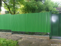 Забор зелёный, из металлопрофиля