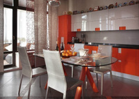 Кухня на заказ прямая оранжевая фасады МДФ пленочные
