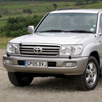 Передний бампер в цвет кузова Toyota Land Cruiser 100 (2003-) рестайлинг КУЗОВИК