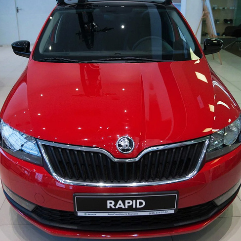 Skoda Рапид красный