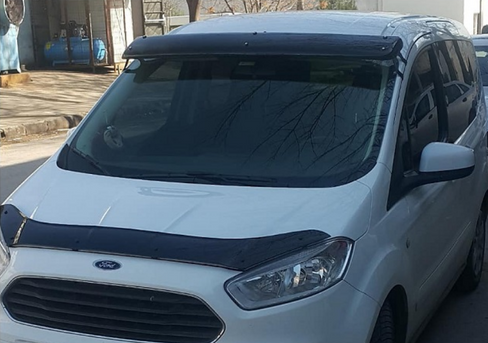 Дефлектор лобового стекла (плексиглас) Ford Courier 2014+