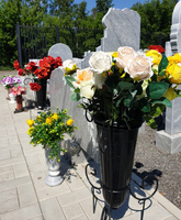 Доставка цветов на могилу
