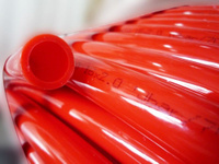 Труба полиэтиленовая PEX-a Stout 16 х 2,0мм красная