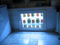 Холодильн к окну